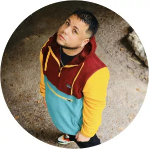 plain james yariel - Singer