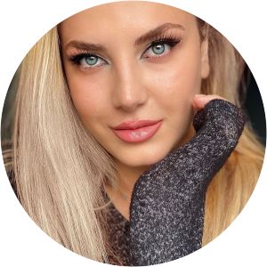 Yasemin Güner - Aslıhan Güner's sister