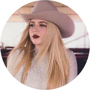 Yenifer Mora - Singer