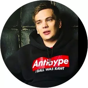 Yezhemesyachnyye - Musical artist