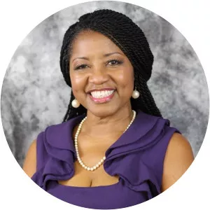 Yolanda Favors - Elisabeth Omilami's sister