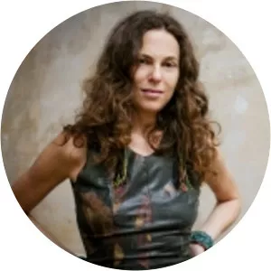 Yona Backer photograph