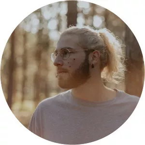 Young 40 - Musical artist