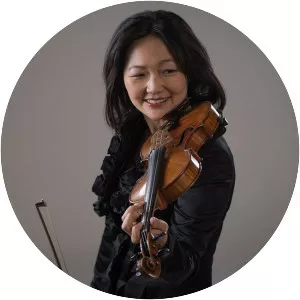 Yumi Hwang-Williams - Musical artist