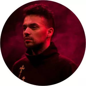 marcela bueno yuri righi - Musical artist