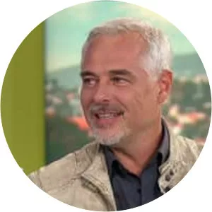 Za sklom - 2016 ‧ Police procedural ‧ 3 seasons