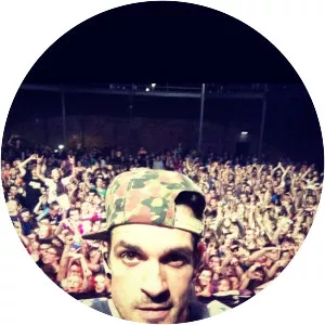 Zandro Santiago - Musical artist