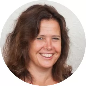 Zara Stoneley - Author