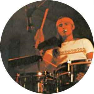 Zeth Mustamu Musician