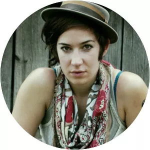 Zoë Boekbinder - Musical artist