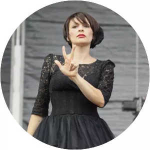 Zoé Colotis - Musician