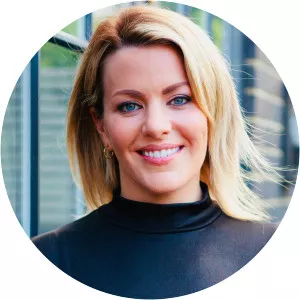 Zoe Desmond - Dermot Desmond's daughter