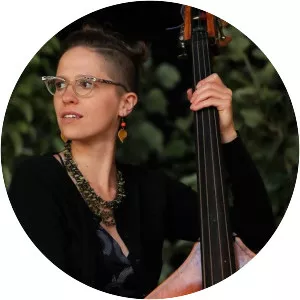 Zoe Guigueno - Musical artist