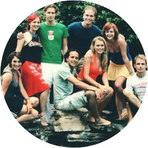 Zoop - 2004 ‧ Comedy ‧ 3 seasons