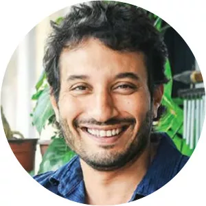 Zreh Adajania photograph